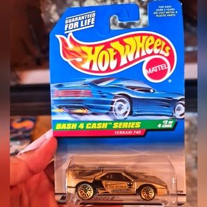 Hot Wheels Ferrari F40 Gold New on Card Dash 4 Cash Series 1997